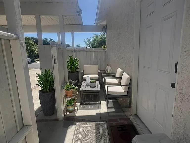 7009 Jumilla Ave #B — Photo 17