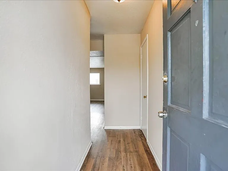 1800 N Wayside Dr #23 — Photo 2