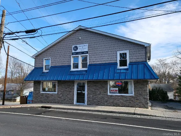1 S Montgomery St #B, Walden, NY 12586