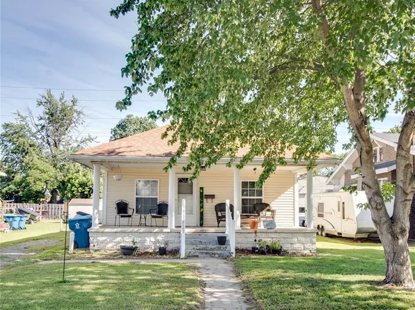 821 E Lorena Ave, Wood River, IL 62095