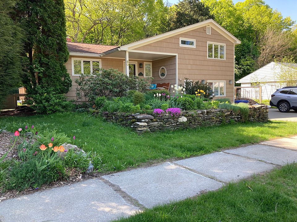 Private 2 unit house on wooded park.