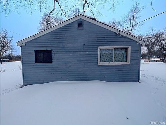 3rd image of 15344 Blackstone St
