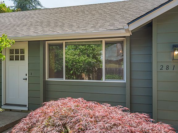 3rd image of 2817 Applewood Ln