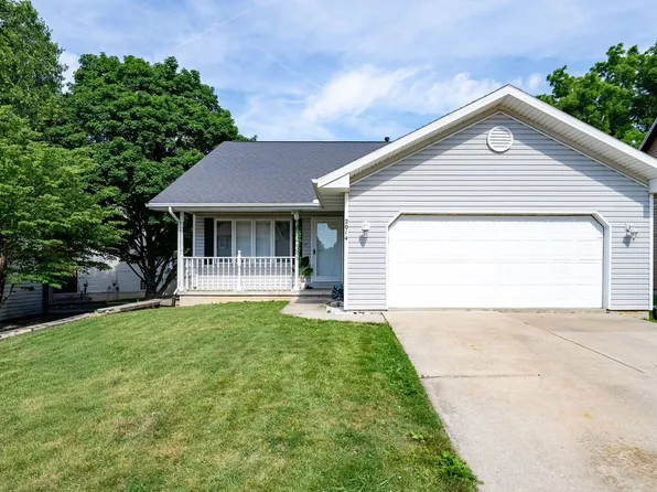 2014 Woodhavens Dr, Bloomington, IL 61701