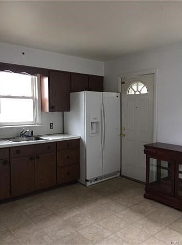 2nd image of 47 Thurton Pl