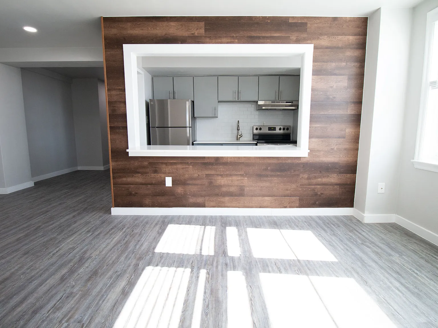 Mayflower Apartments — Photo 1