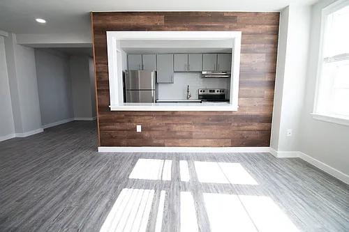 Mayflower Apartments Photo 1
