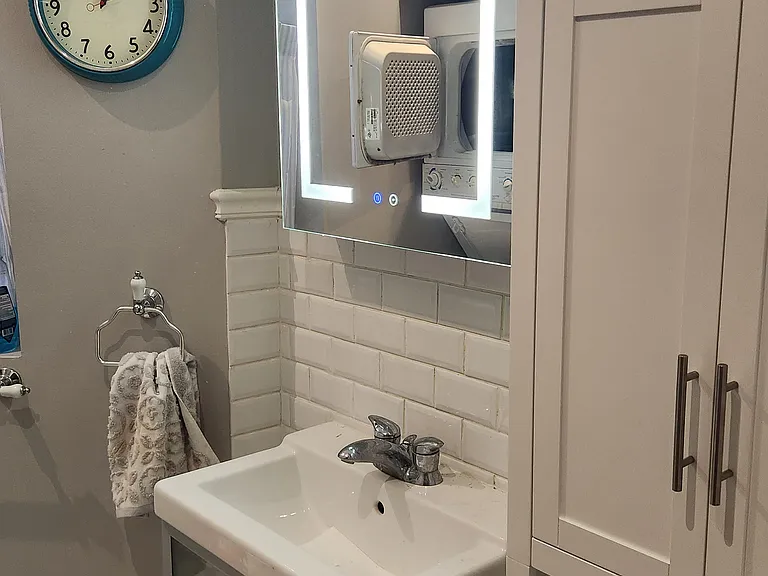Modern vanity & medicine cabinet