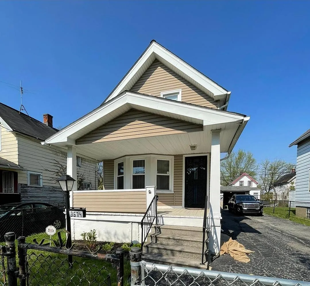 3674 E 104th St photo 1