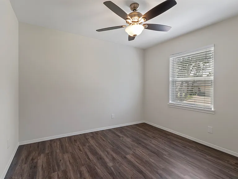 2601 Knoll Trl — Photo 12