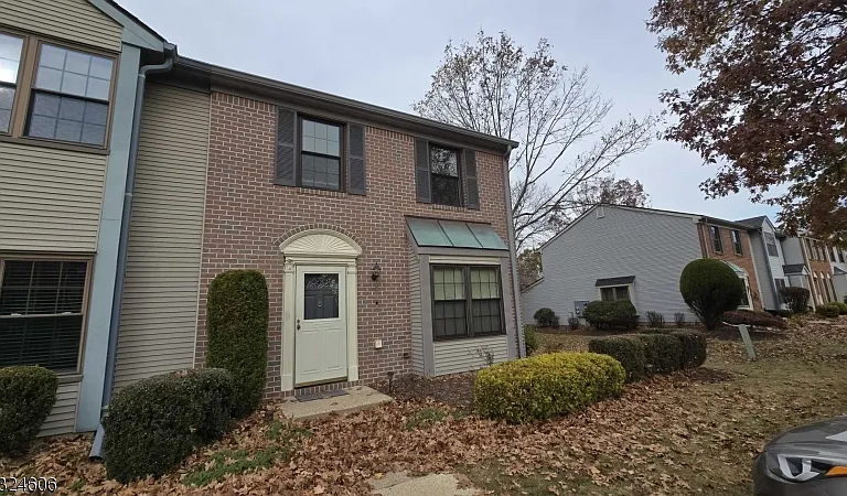 16 Lyon Ln — Photo 1