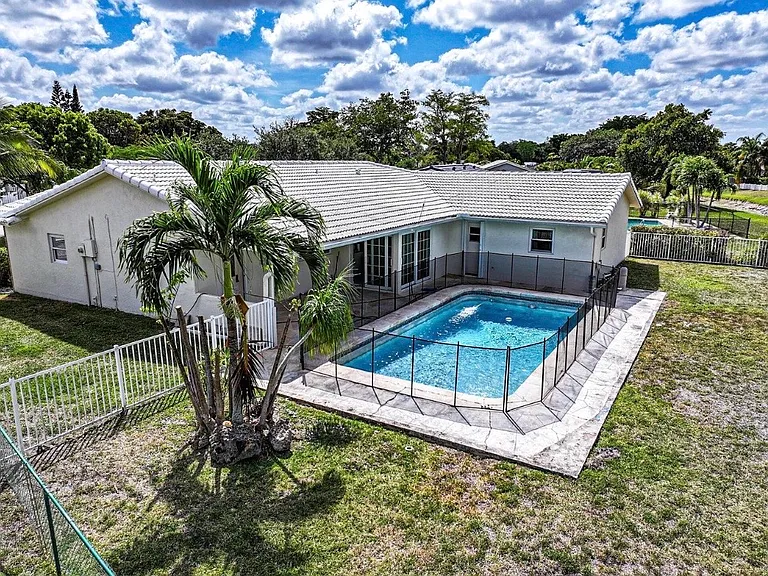 1329 NW 84th Dr — Photo 5