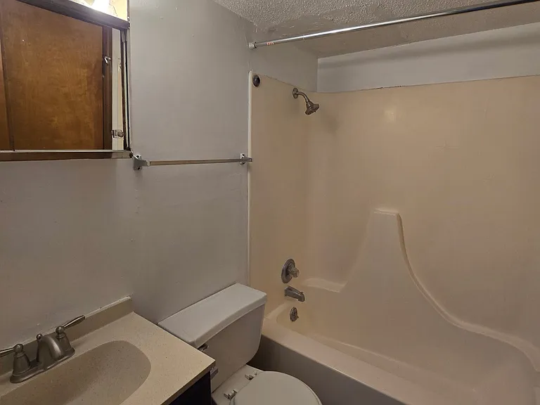 2601 Quail Dr #6 — Photo 4