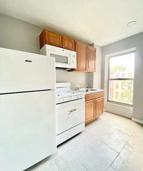 255 Decatur St #3 — Photo 7