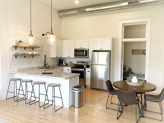 3rd image of 801 N Lincoln Dr #302