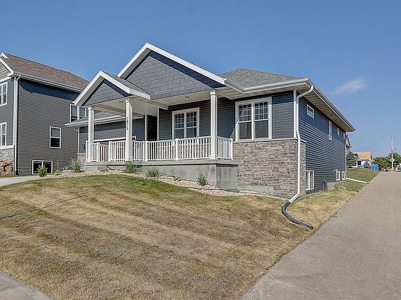 3rd image of 1915 Swainson Dr