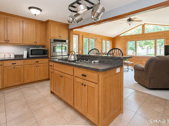 4th image of 10 Harlan Road