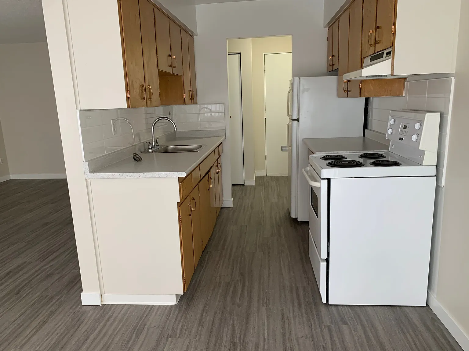 Brooks Manor — Photo 3