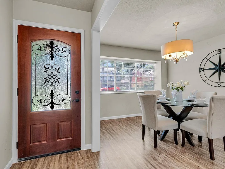 7911 Heathrow Ln — Photo 4