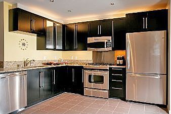 Kitchen :: 1001 46th St. #302