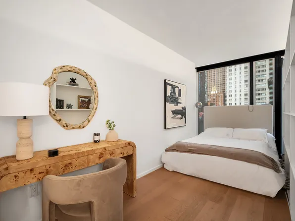 685 First Avenue 7J image 3 of 12