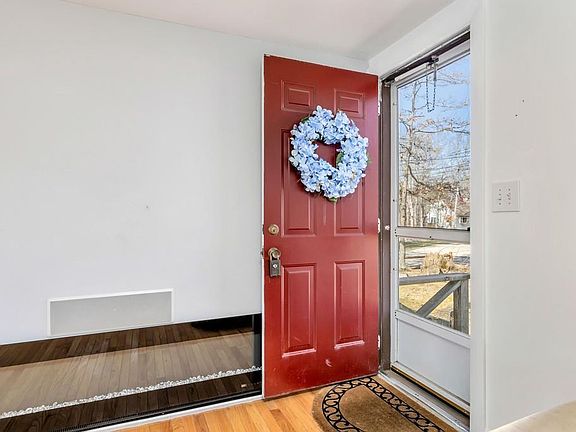 3rd image of 7 Winchester Ct