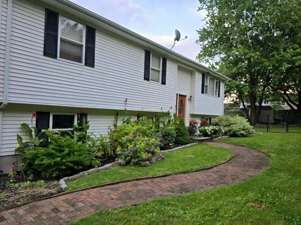 12 Barnes Ave, Johnston, RI 02919