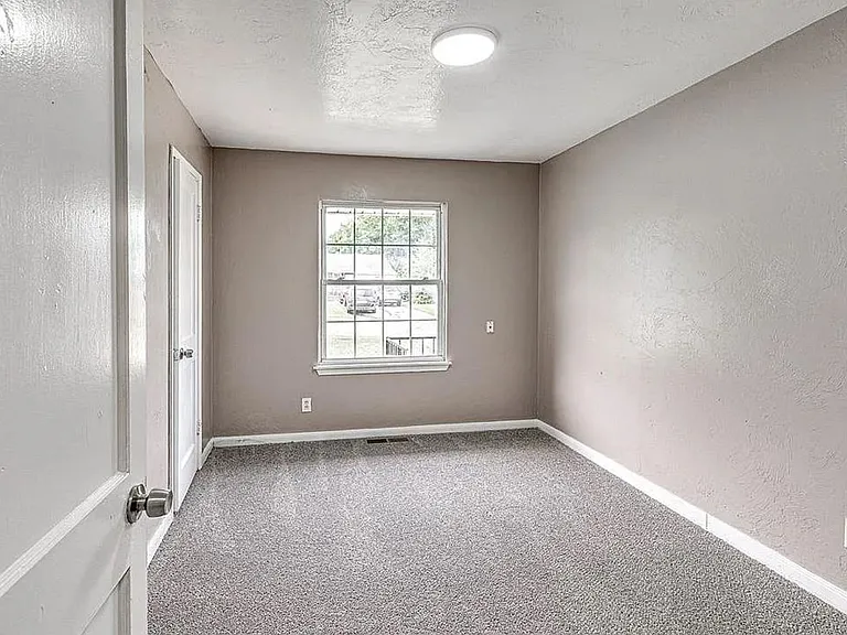 313 E Northrup Dr — Photo 10