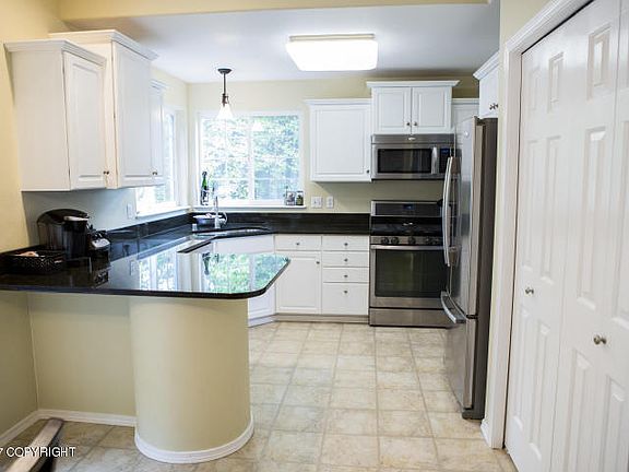 5th image of 10711 Sarah Barton Cir