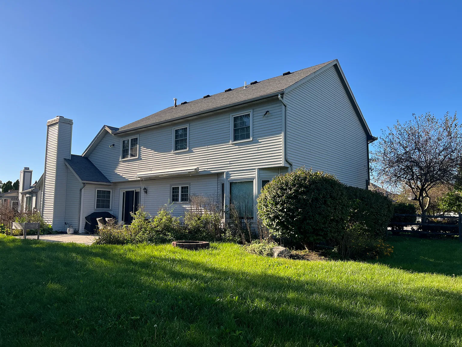 4 bed, 2696 sqft, $3,000 — Photo 2