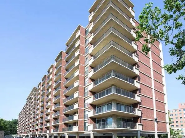 1300 Army Navy Dr APT 803, Arlington, VA 22202