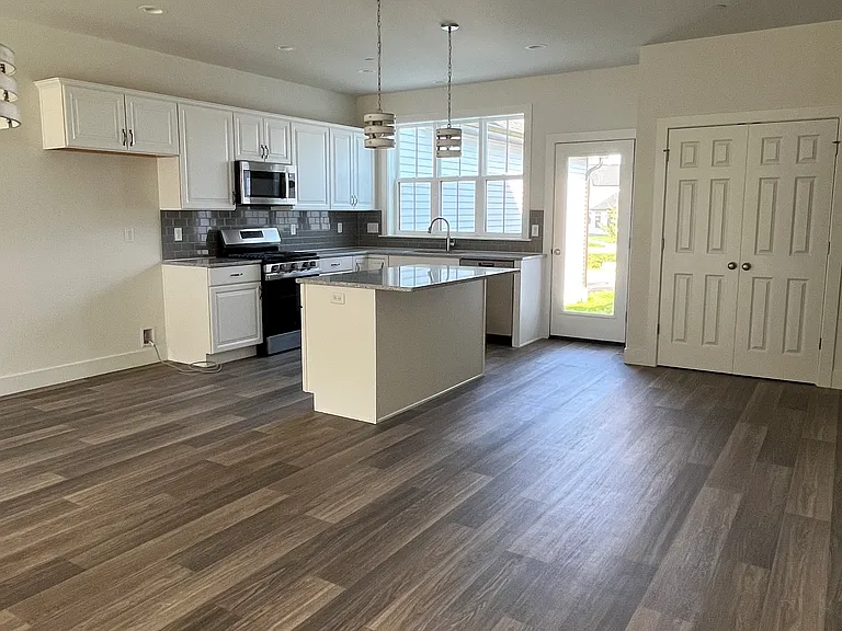129 Madison Dr — Photo 10
