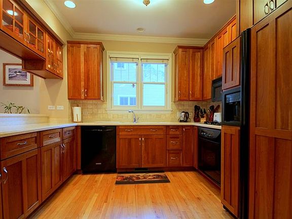 3rd image of 200 E Church St