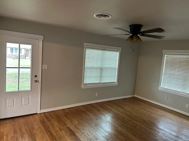 109 S Camden St — Photo 4