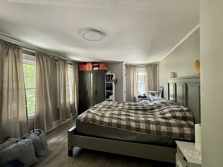31 Bartlett St — Photo 8