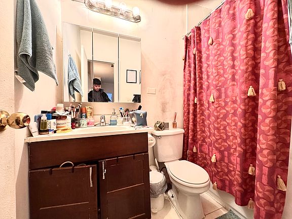 5th image of 370 W 52nd St APT 2b