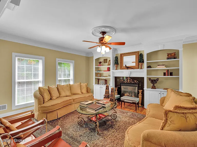 560 N Hubbards Ln — Photo 18