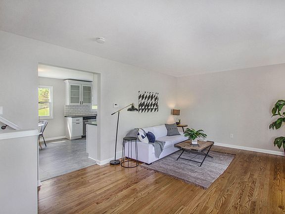 3rd image of 4616 Bluegrass Dr SE