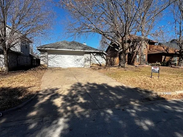 5900 Stone Meadow Ln, Fort Worth, TX 76179