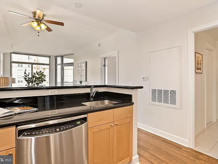 3650 S Glebe Rd #647 — Photo 6