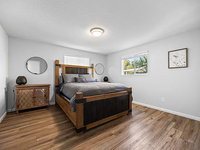 2010 S Curtis Cir — Photo 10