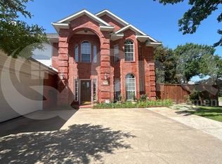402 Baltusrol Cir, Garland, TX 75044