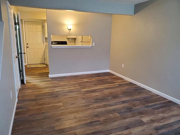 5th image of 412 Steck St APT 1