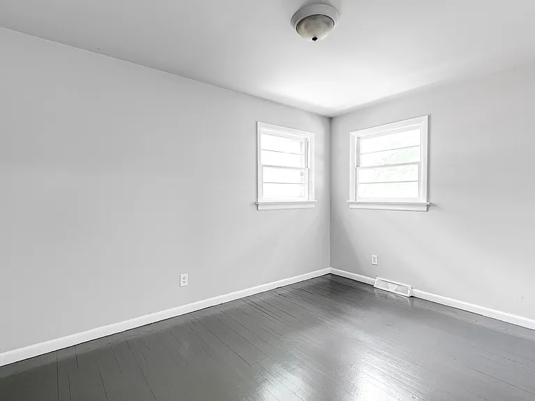 1314 Vinton St — Photo 8