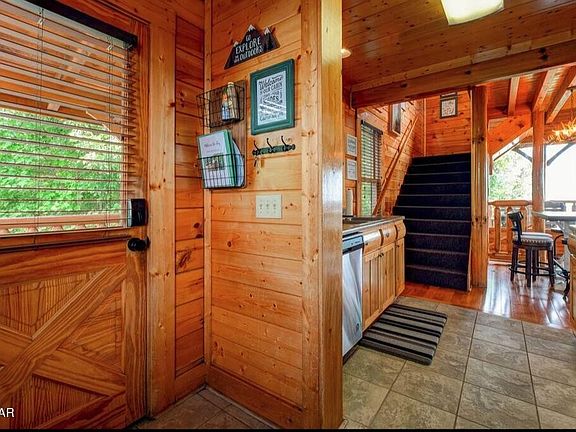 5th image of 3131 Lakeview Lodge Dr