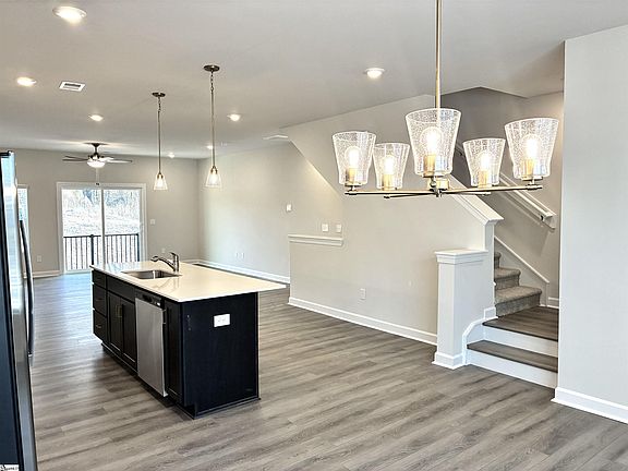 2nd image of 6 Pikewood Ln
