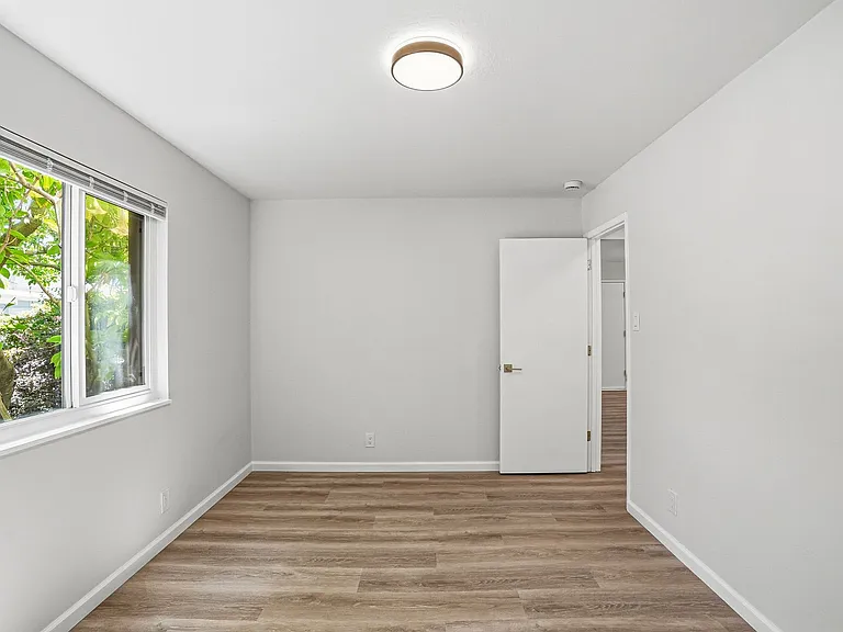 Birch Court — Photo 15