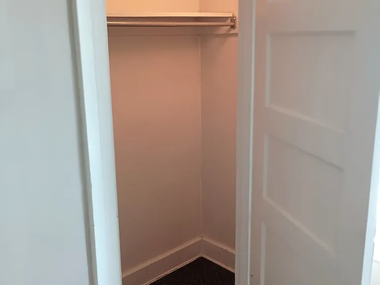 513 Hanover St — Photo 11