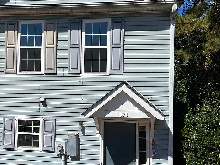 1073 Thornwoode Ln — Photo 1
