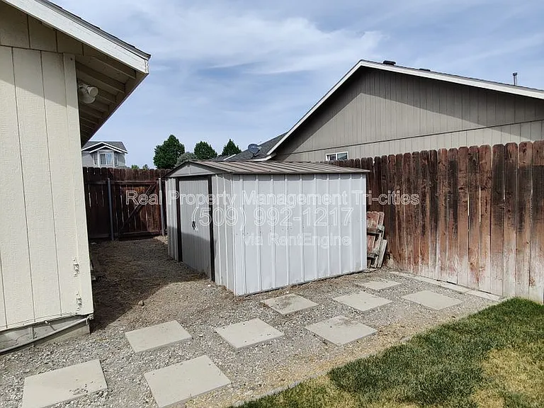 7912 Redonda Dr — Photo 21